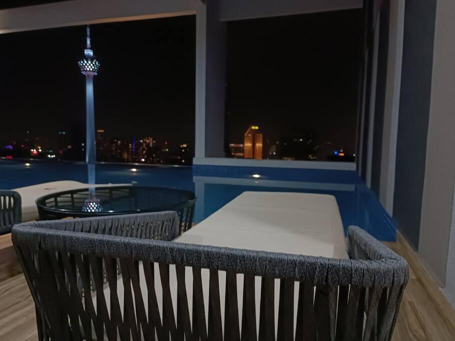 Cls 16b Klcc Balcony View